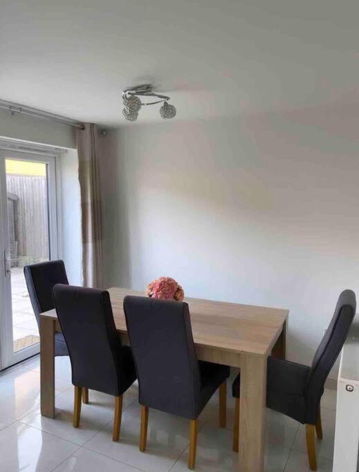 3 Stories, 5 Bedroom House In Prime Location With Balcony And Shared Garden Λίβερπουλ Εξωτερικό φωτογραφία