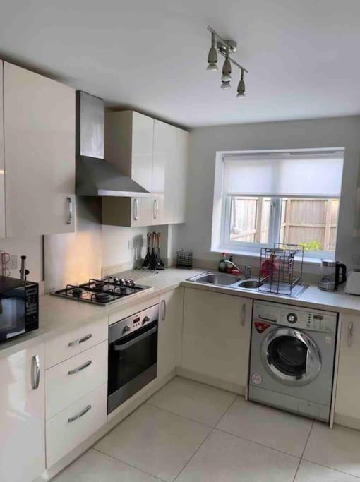 3 Stories, 5 Bedroom House In Prime Location With Balcony And Shared Garden Λίβερπουλ Εξωτερικό φωτογραφία