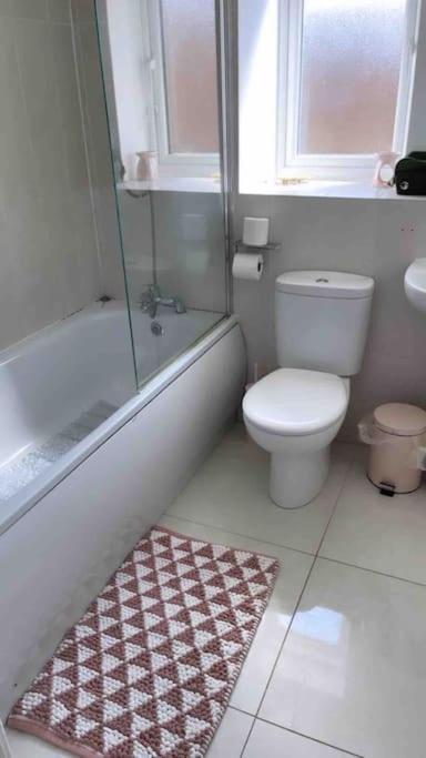 3 Stories, 5 Bedroom House In Prime Location With Balcony And Shared Garden Λίβερπουλ Εξωτερικό φωτογραφία